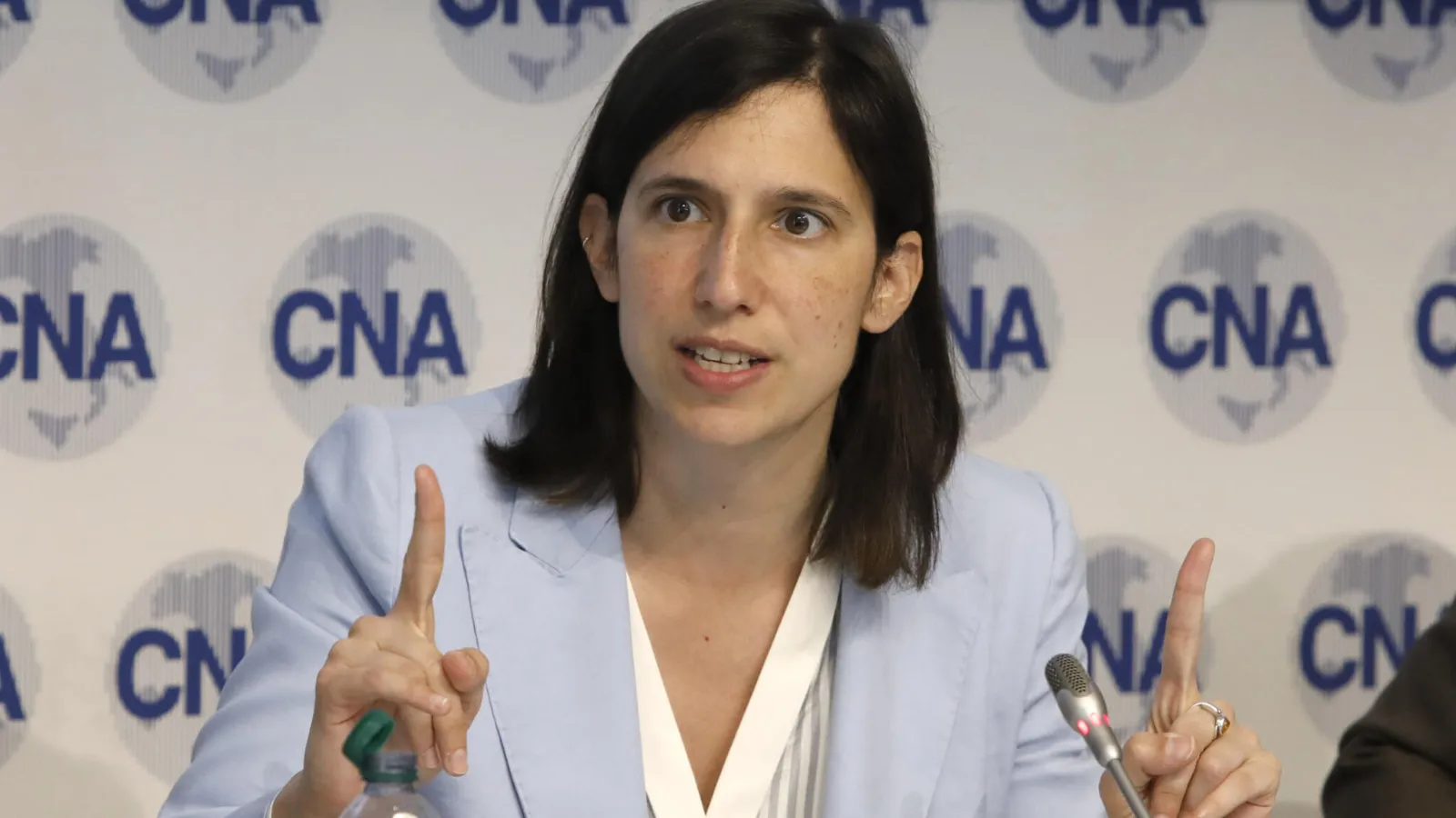 Elly Schlein durante un intervento in Cna.