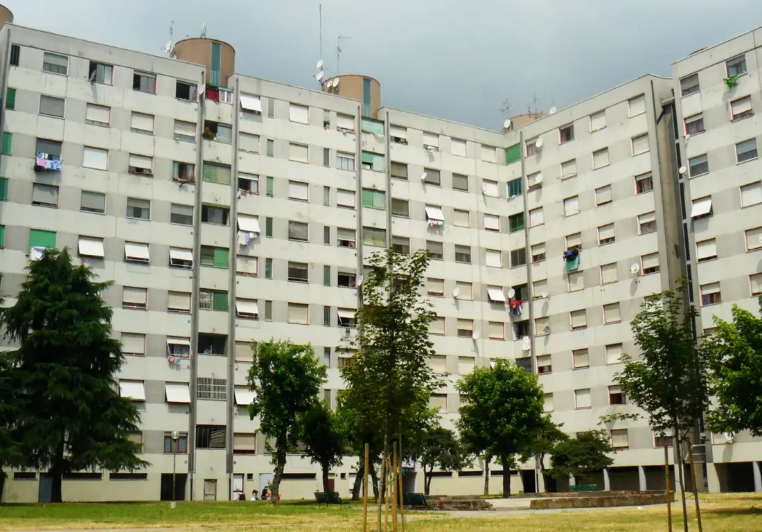 Palazzo Ater con case popolari nel Lazio