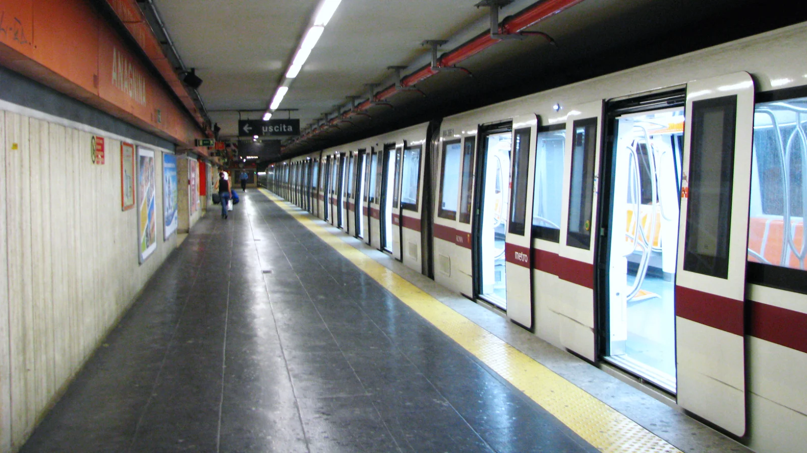 Treno della Metro A alla stazione Anagnina di Roma