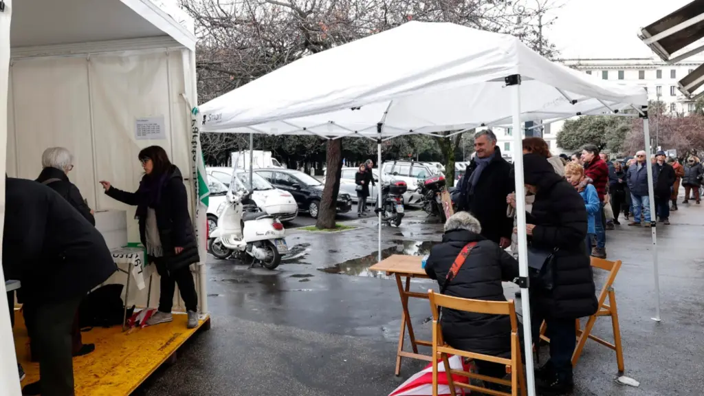 Gazebo del Partito democratico per le primarie del segretario nel 2021.