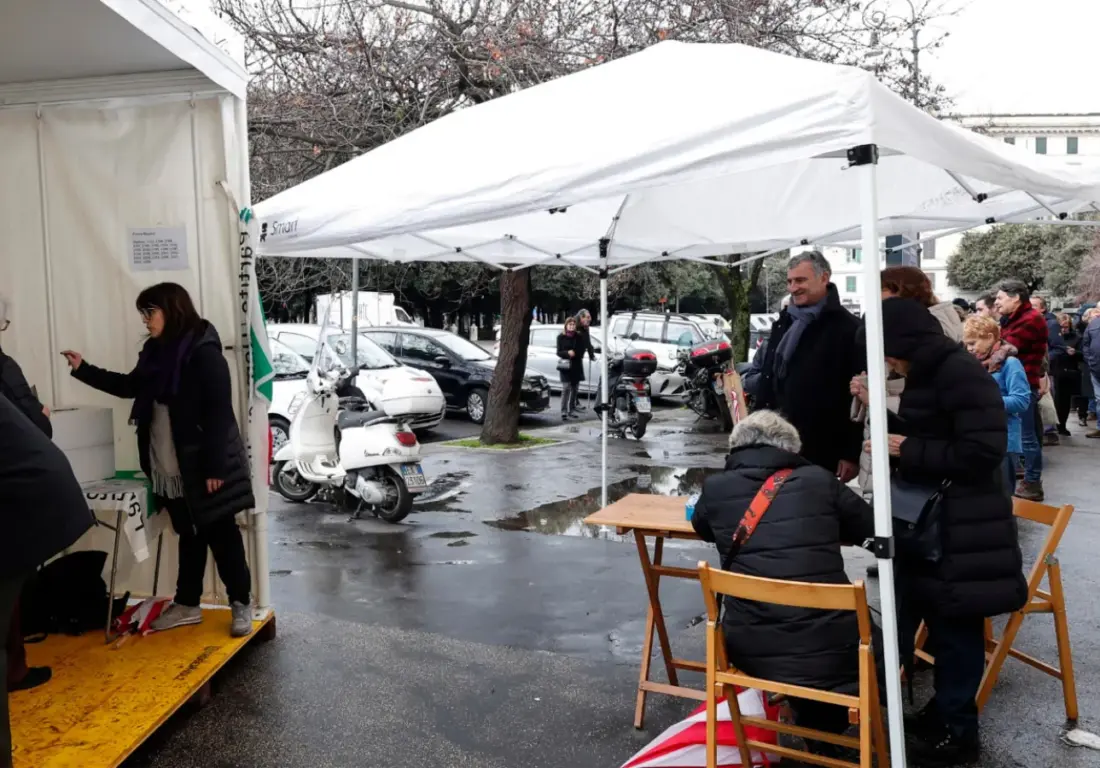 Gazebo del Partito democratico per le primarie del segretario nel 2021.