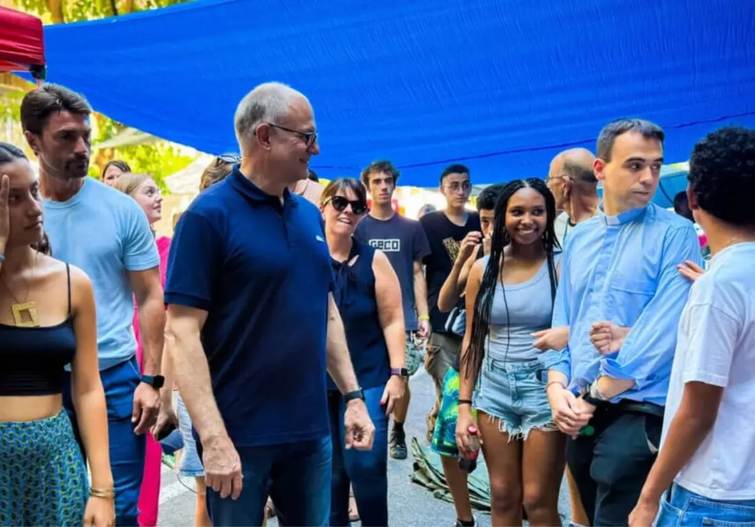 Roberto Gualtieri tra le famiglie evacuate da Spin Time in via Santa Croce in Gerusalemme a Roma